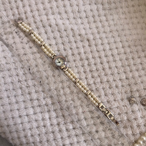 Vintage Pearl and Rinestone Watch, Necklace and Earrings Set - NWOT - Picture 6 of 6